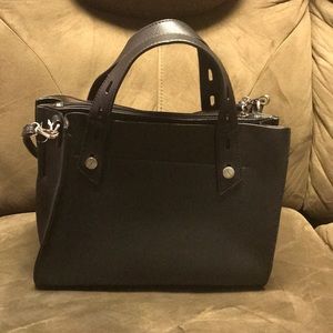 Women’s purse!!! * lowest price*
